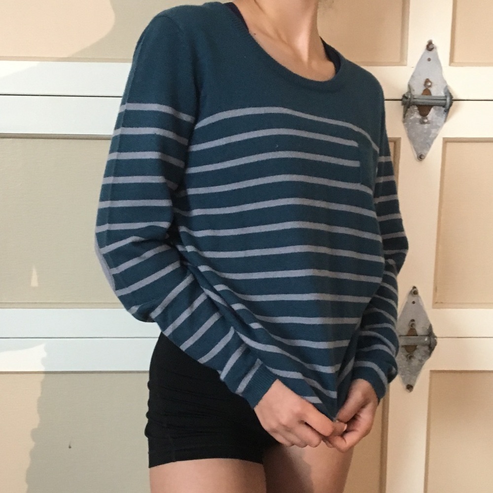 Long sleeve pull-overs